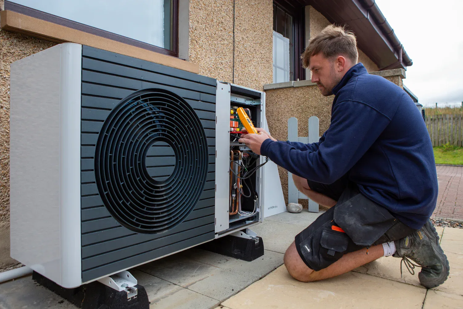Choosing a Heat Pump Installation Specialist for Long-Term Performance