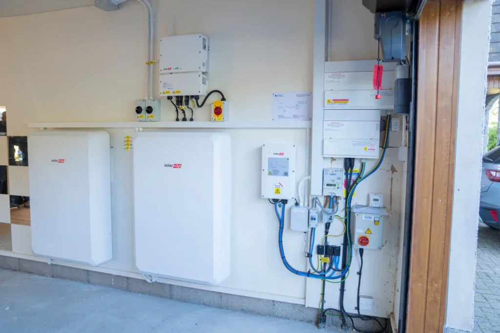 Home solar battery and inverter system installation